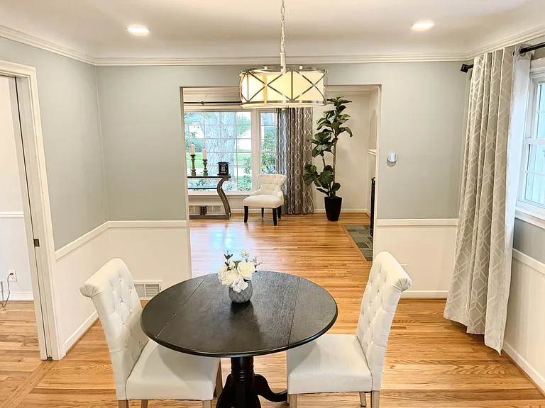 906 Putney St — Photo 13