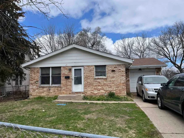 1223 Chestnut St, Rockford, IL 61102