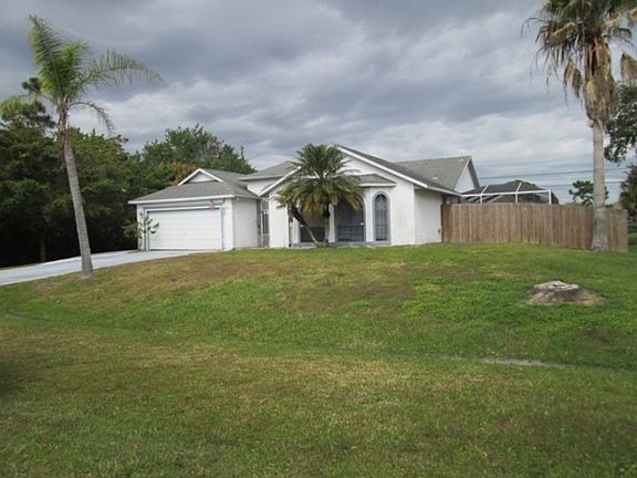 3rd image of 865 Tulip Dr