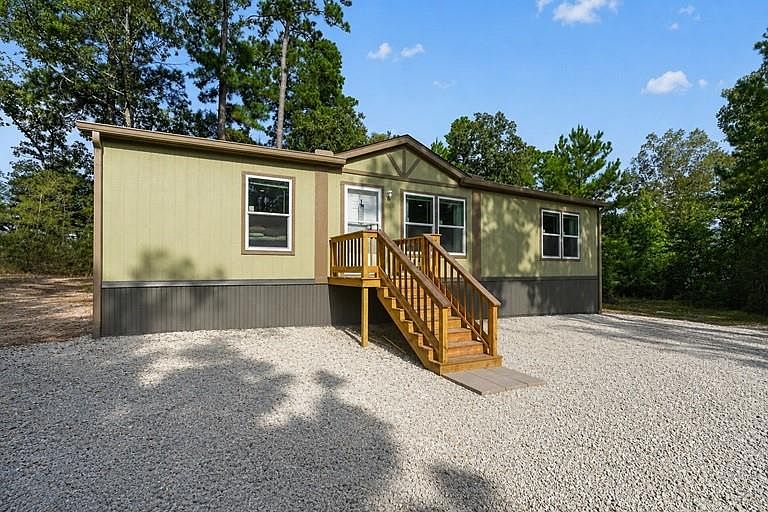 1st image of 10 Oakwood Ln