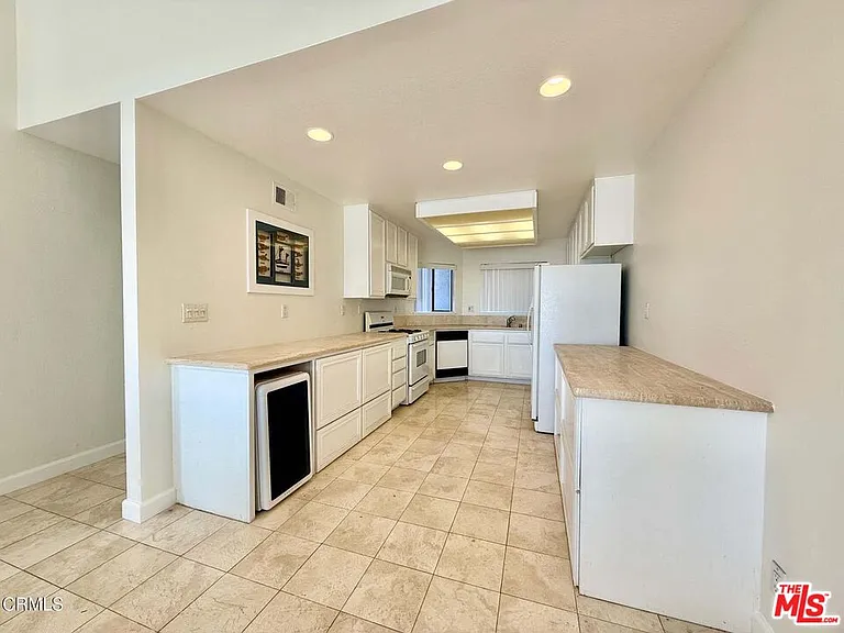 574 Island View Cir — Photo 9
