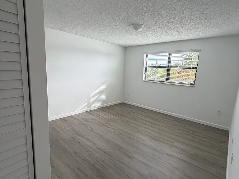 9785 Nob Hill Ct — Photo 12