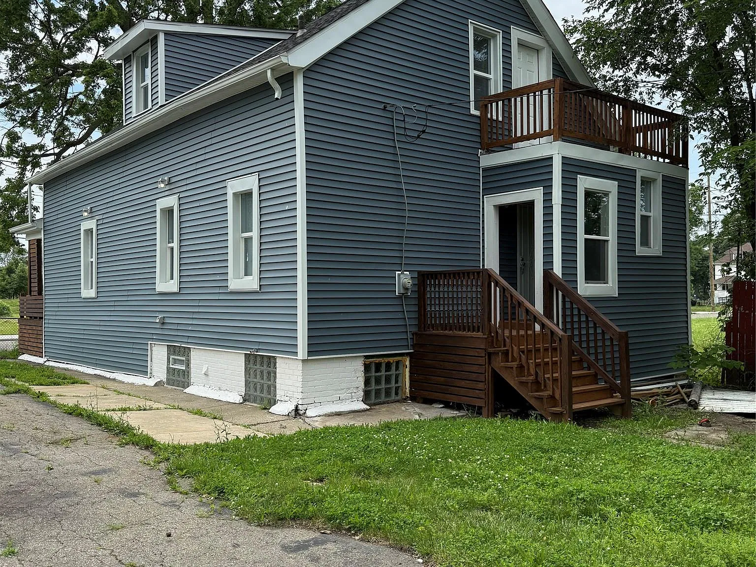 4 bed, 2.0 bath, 1986 sqft, $1,900 — Photo 2