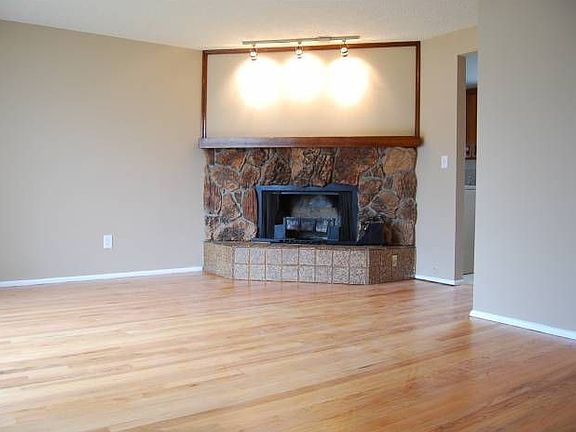 Living Room w/fireplace