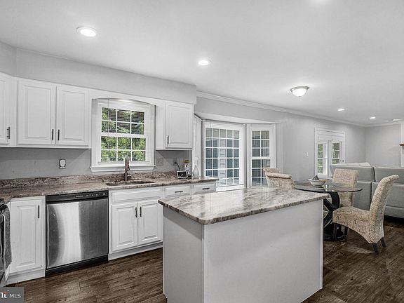 5th image of 11201 Beauclaire Blvd