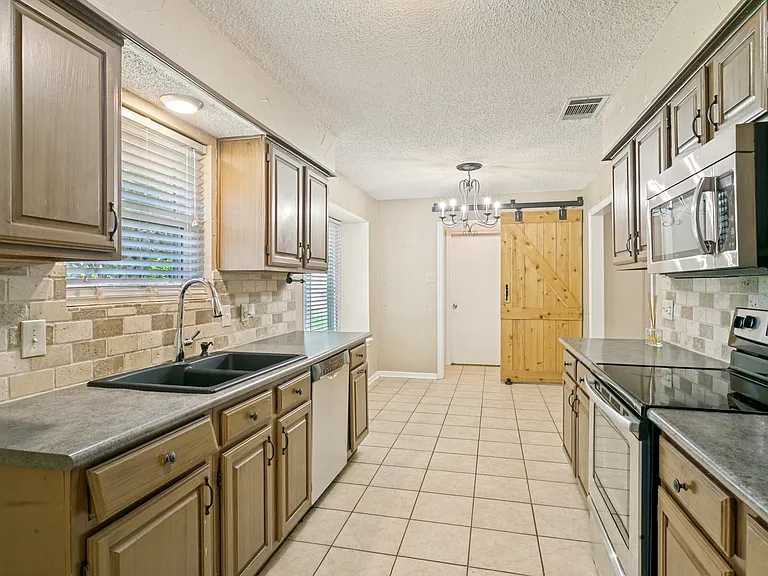 307 Aspenway Dr — Photo 5