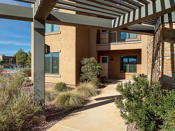 3rd image of 5322 Villas Dr #1-101