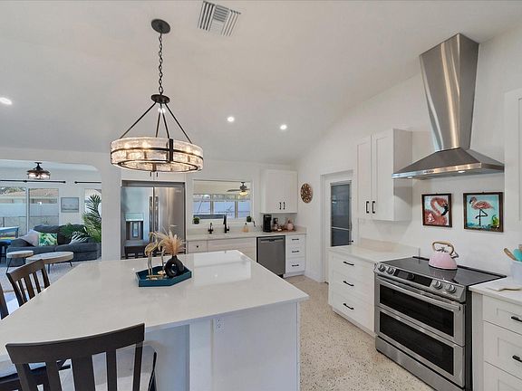 4th image of 2756 Wisteria Pl