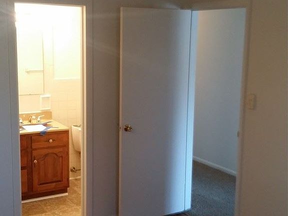 5th image of 310 Grovewood Dr