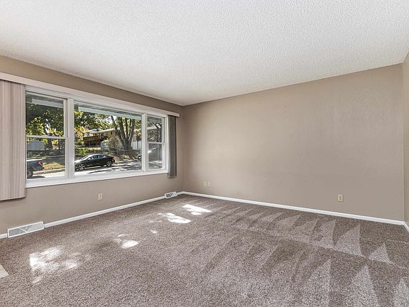 4th image of 2678 Marywood Dr