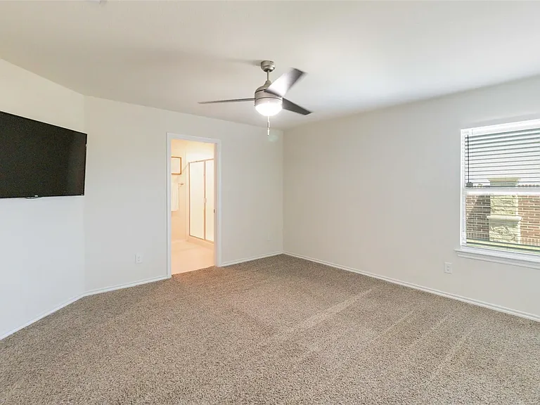 908 Mercury Dr — Photo 9