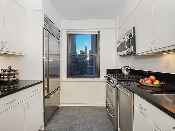 4th image of 135 E 54th St APT 15B