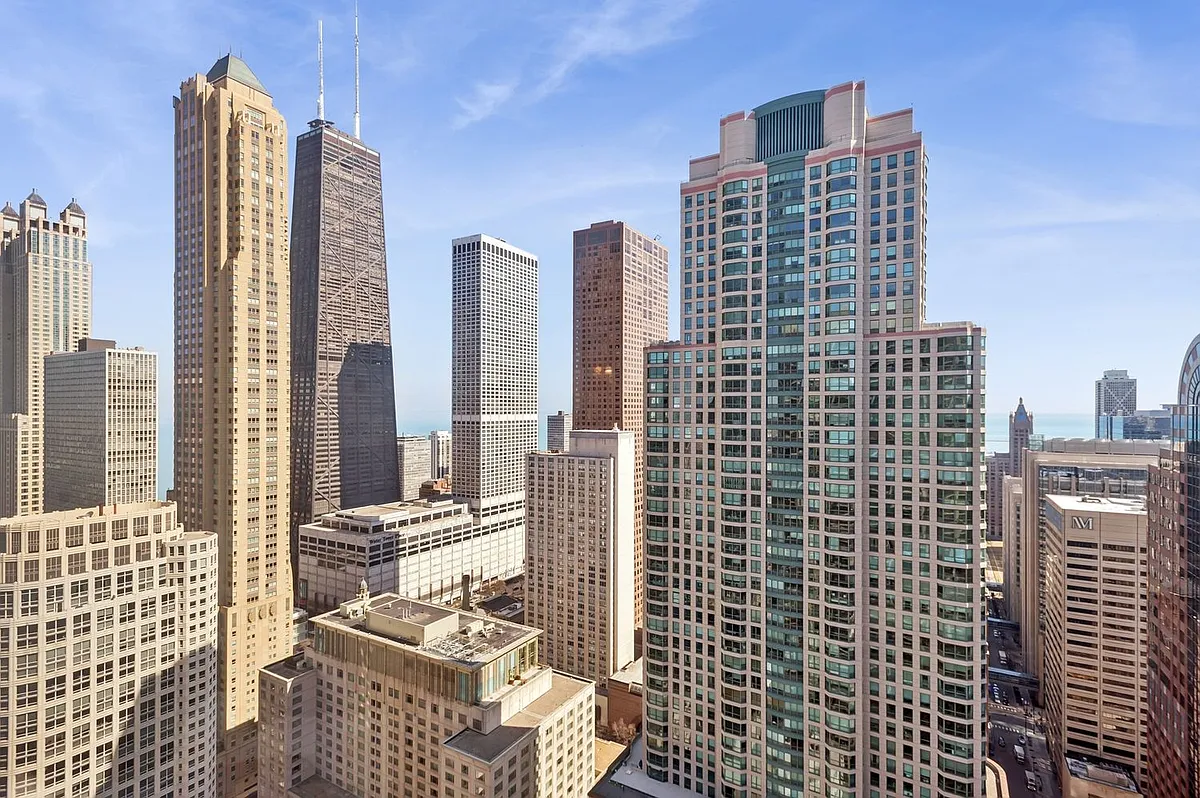 Building Photo - 30 E Huron St #3712