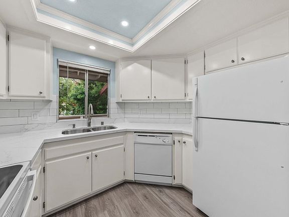 4th image of 1126 Cedar Gables Dr