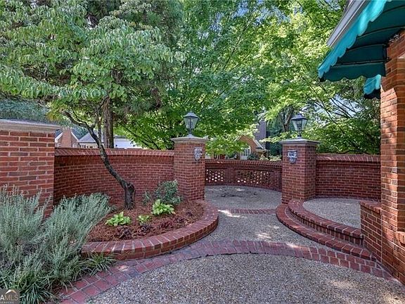 5th image of 1430 Sheridan Walk NE