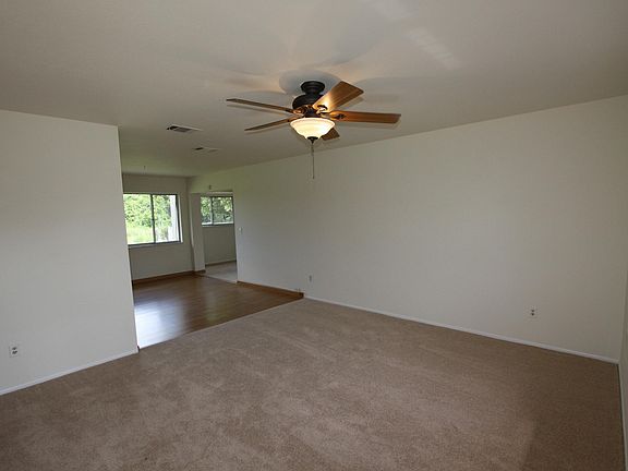 3rd image of 1471 SE Buckingham Ter Terrace