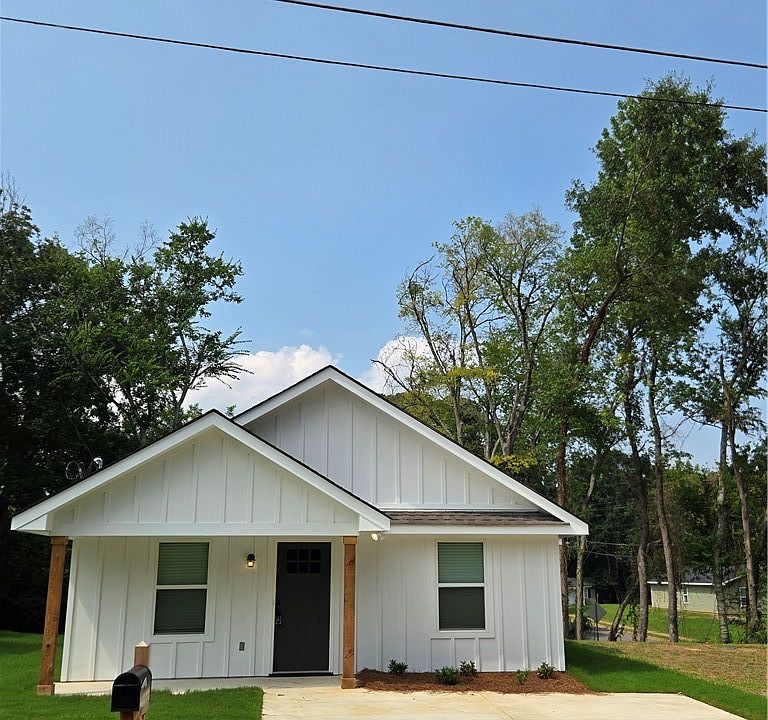 1st image of 2134 4th St E