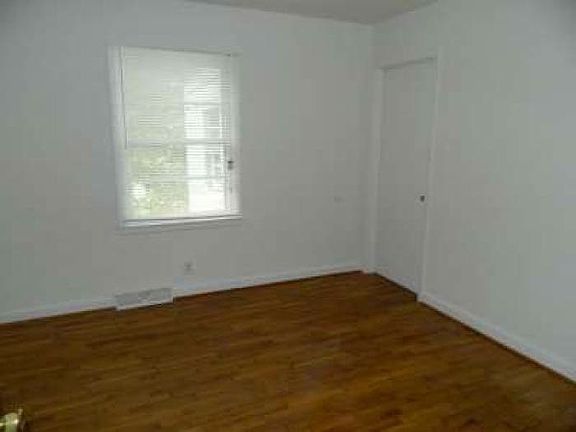 5th image of 821 Williams St