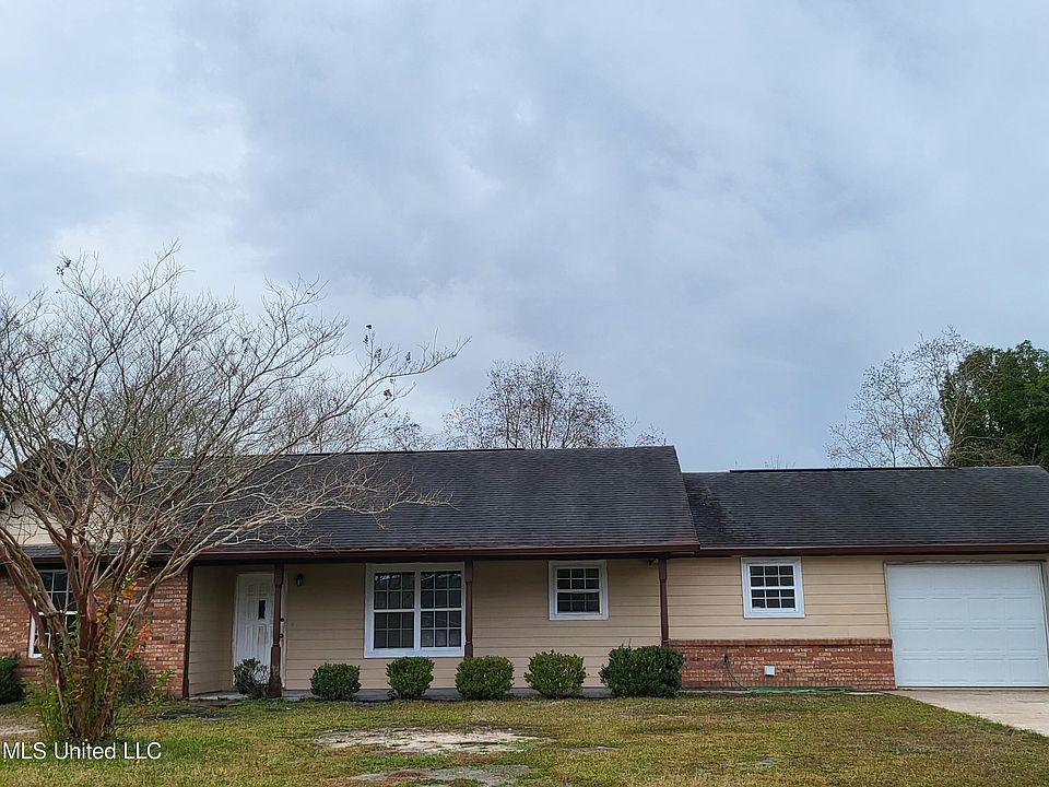 1st image of 5 Fleetwood Dr