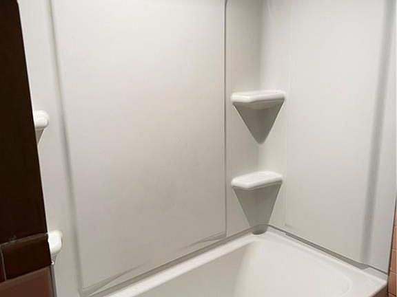 5th image of 110 Burbank St