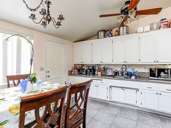 4th image of 27466 Crossglade Ave