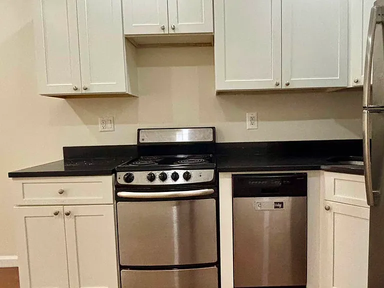 218 21st St #3-R — Photo 7