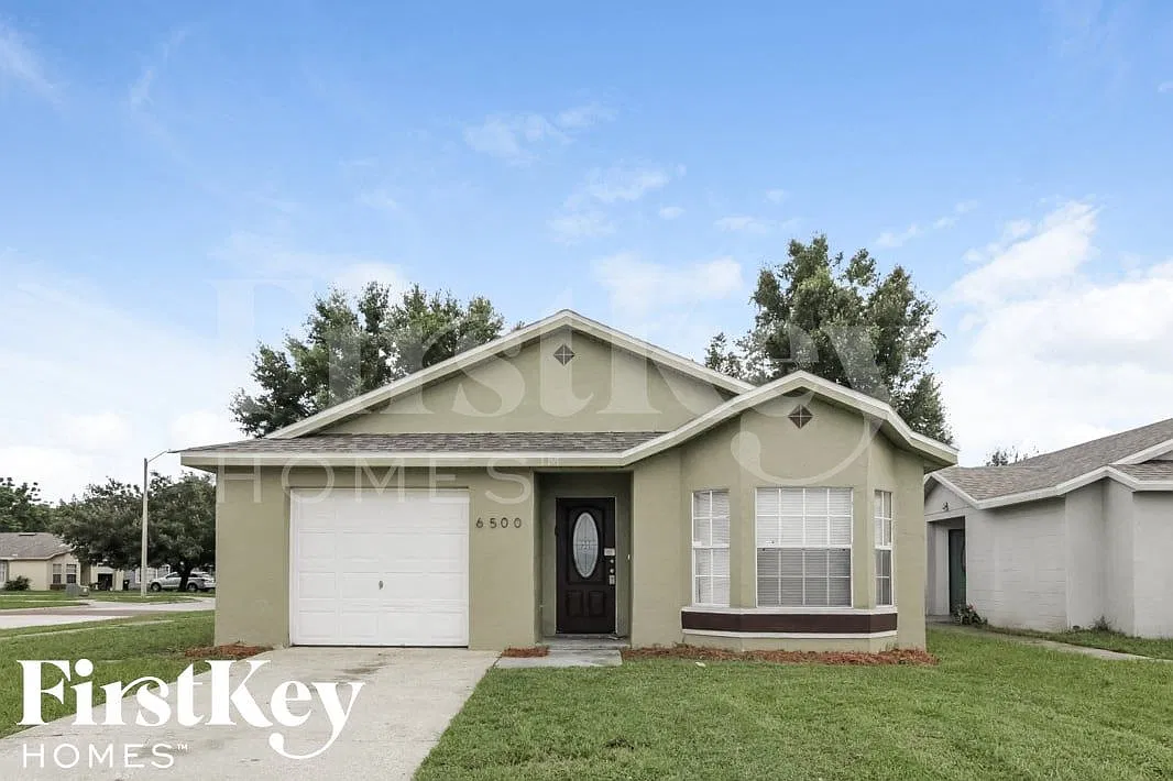 3 bed, 2.0 bath, 1300 sqft, $2,030 — Photo 1