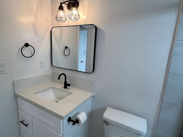 1014 N Oxford Ave — Photo 8