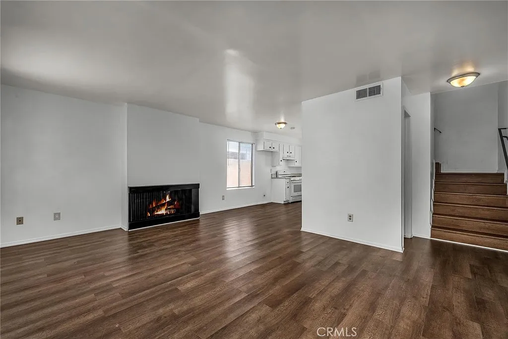 3 bed, 1.5 bath, 1500 sqft, $3,790 — Photo 4