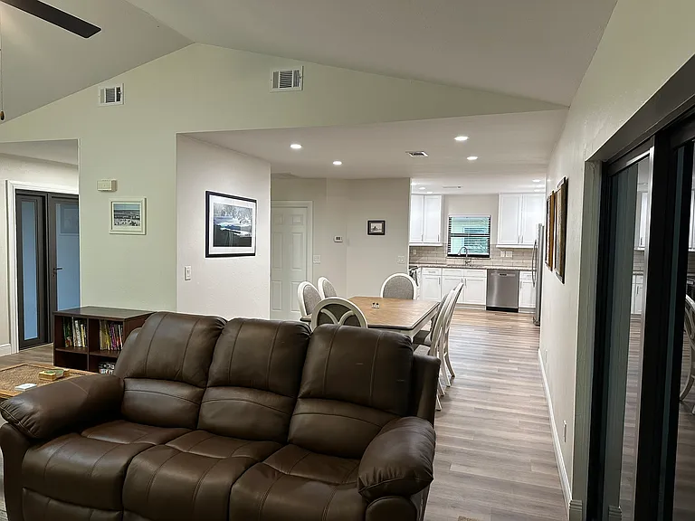 324 Sharwood Dr — Photo 23