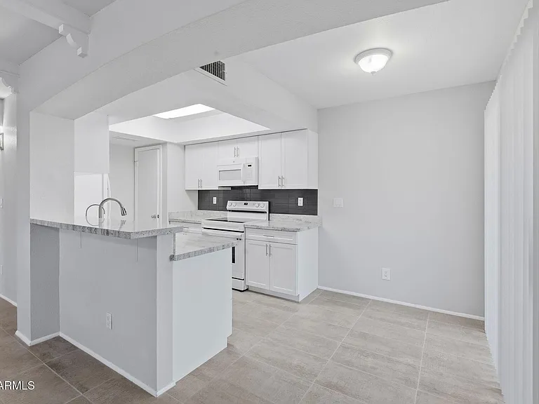780 E Eugie Ave — Photo 6