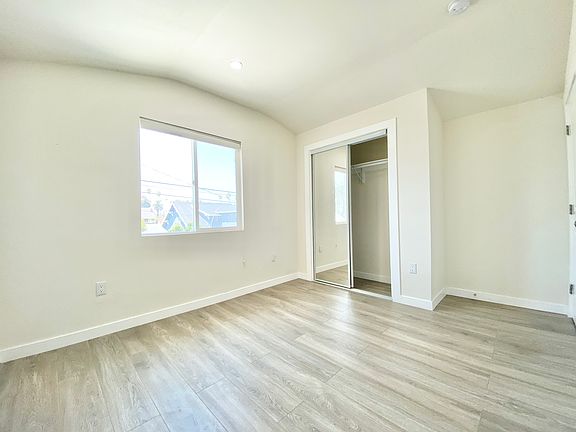 4th image of 4817 S Gramercy Pl #5