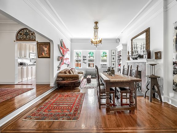 4th image of 29 W 74th St APT 5A