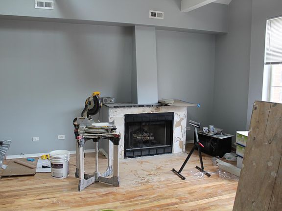 4th image of 2054 W Division St
