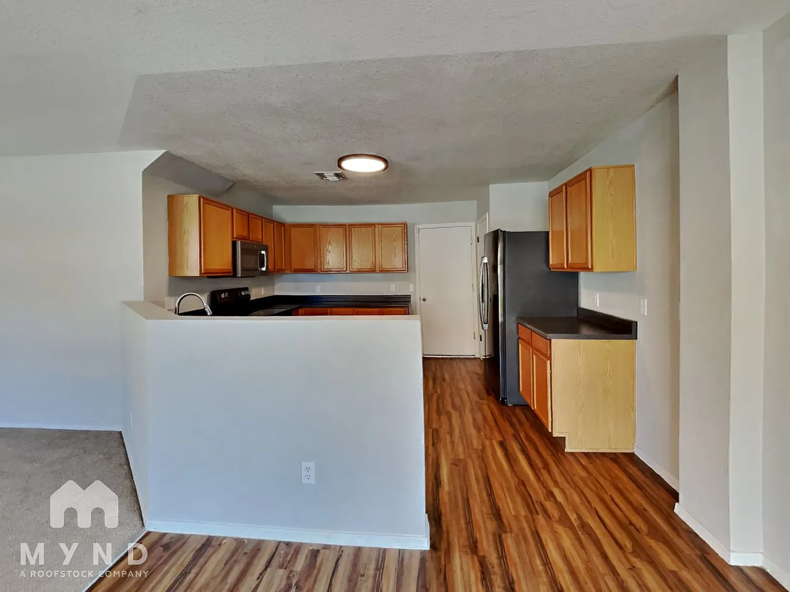 3 bed, 2.5 bath, 1627 sqft, $1,715 — Photo 2