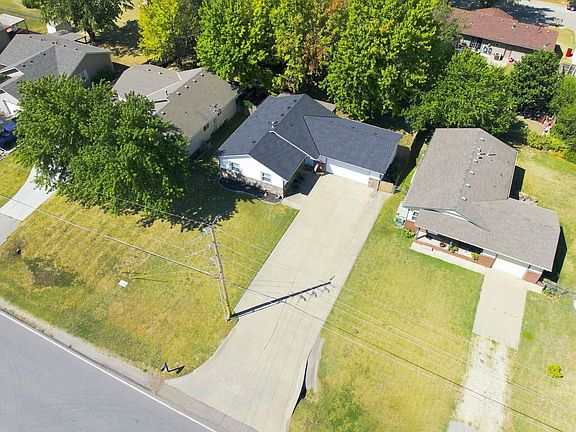3rd image of 313 S Goddard Rd