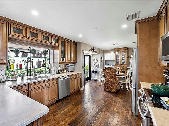 4th image of 3008 N Deer Creek Viaduct