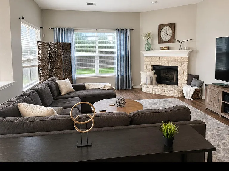 2304 Kristen Ln — Photo 4
