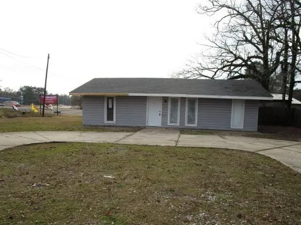 101 Jenkins Dr, Pineville, LA 71360