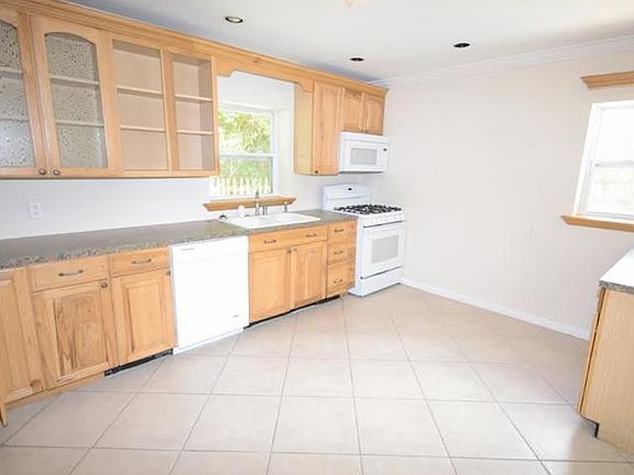 3rd image of 8715 SE Janice Dr
