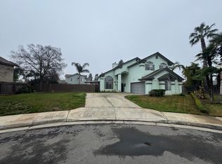 2423 E Poppy Hills Dr, Fresno, CA 93730
