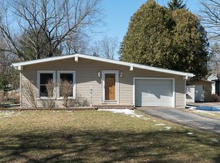 129 Clardale Ct, Chelsea, MI 48118