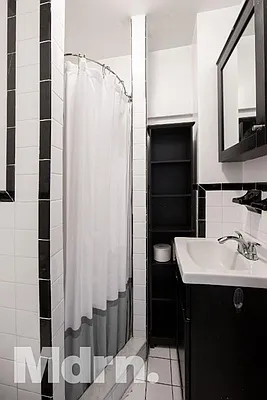 Rented by Mdrn Residential | media 16