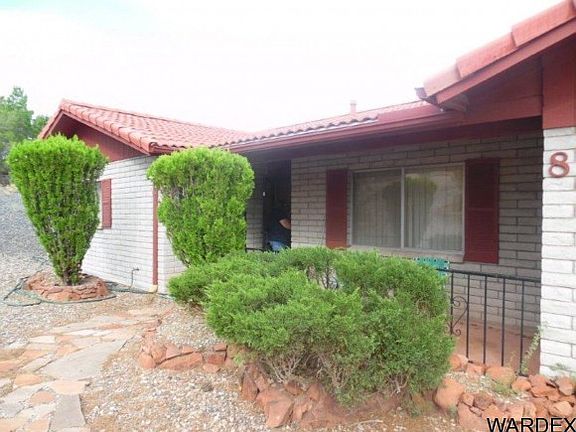 3rd image of 897 Crestwood Ln