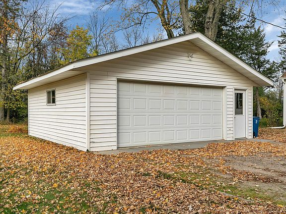 XL Double garage, built in 1999.