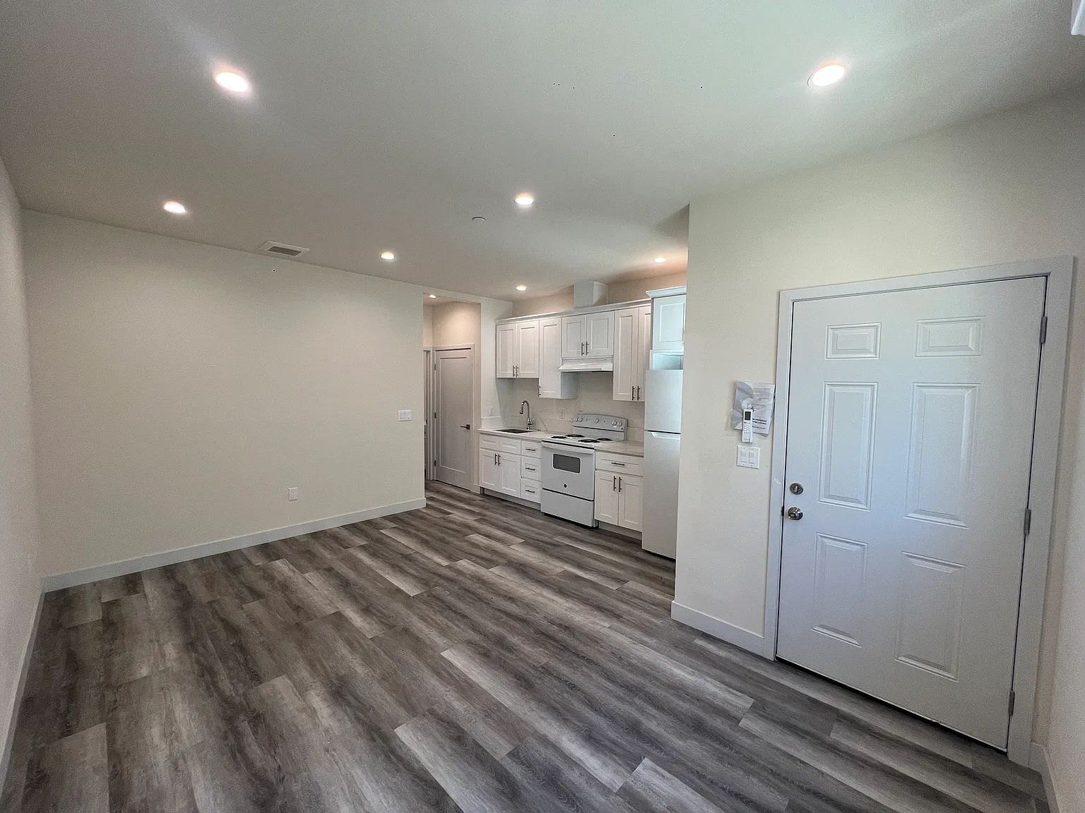 1 bed, 600 sqft, $2,100 — Photo 3