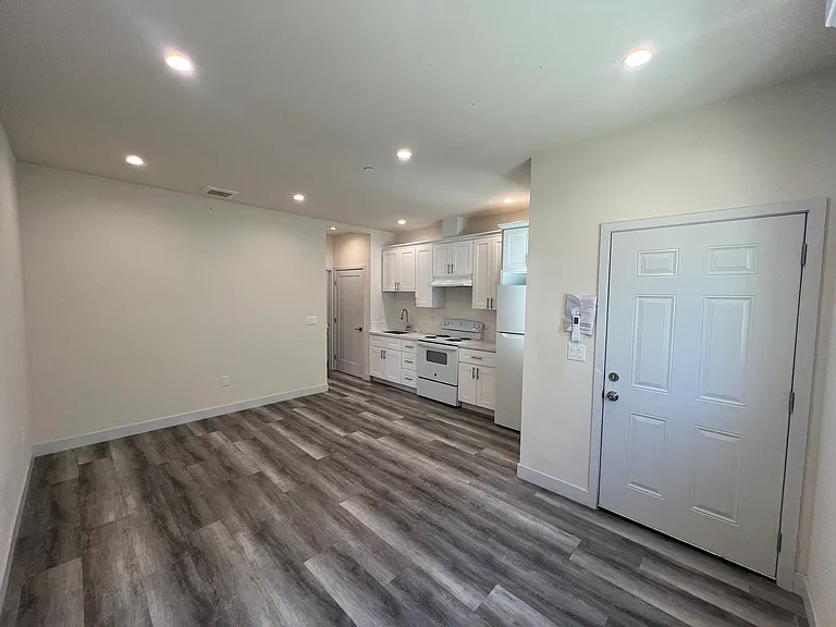 11616 Hamlin St #11620 — Photo 3