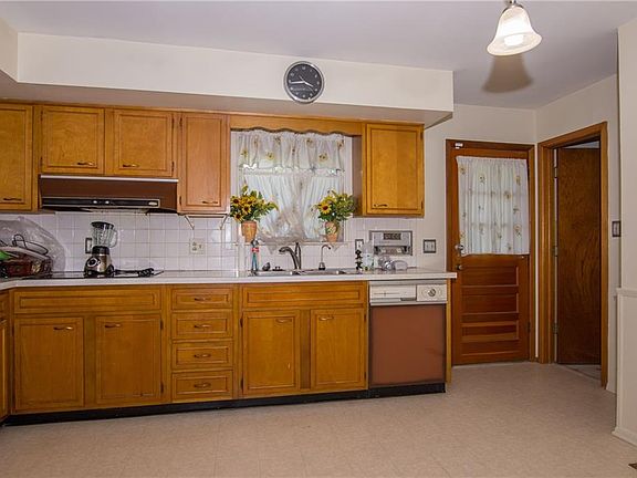 3rd image of 5363 Moonlight Dr
