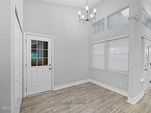 5th image of 3082 LA RESERVE Drive