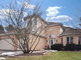 574 Lewis Rd, Geneva, IL 60134